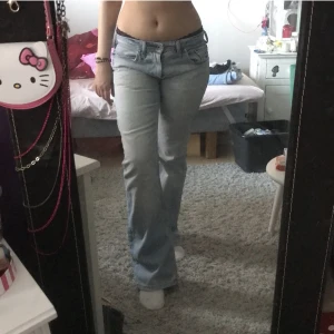 Diesel Industry Jeans  - Nypris ca 1.500 Snygga low waist, bootcut/flared jeans Storlek 29 med etikett kvar! Felfria Diesel industry (denim vision)