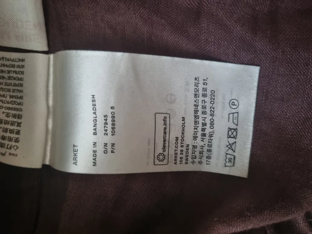 Härliga bruna byxor i 100% linne från Arket.  Storlek xs men passar även s. Skick som nya!  Hör av dig om du har några frågor 🥰. Jeans & Byxor.