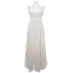 Långklänning  - Superfin långklänning i en krämvit färg 💕