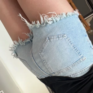 Zara shorts - Jeansshorts från zara
