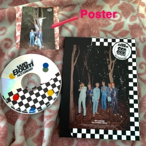 NCT DREAM ”We Boom” album - Väldigt bra skick, postern kom tyvärr vikt. Har haft photocardet i mitt mobilskal för några år sedan under en period, men det är i perfekt skick.