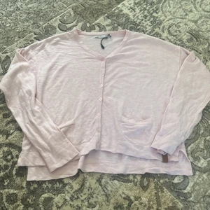 Rosa kofta - En rosa kofta från Lager 157. Storlek 160, använd max 2-3 gånger 