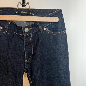 Bootcut jeans  - Bootcut jeans i så fin färg! Från twist & tango i storlek M men lite små i storleken tycker jag. Passar mig som har S bättre. Fint skick!