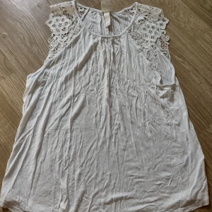 Linne  - Säljer detta linne från H&M Storlek M