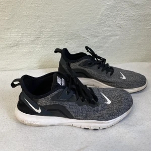 Nike skor - Nike skor  Storlek 40