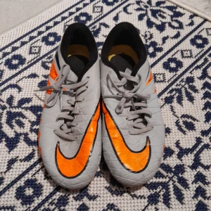 NIKE fotbollsskor  - Fint skick 
