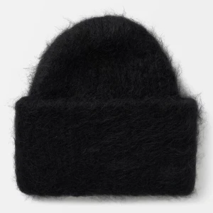 Carin Wester mössa - Svart Carin Wester mössa i mohairmix. Har aldrig använt denna så inga defekter. Lapp är kvar