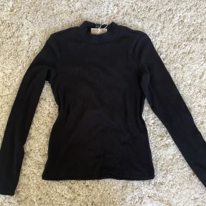 Tröja - Alldeles ny tröja från Monki, basic, S men kan passa en XS❤️, pris kan diskuteras