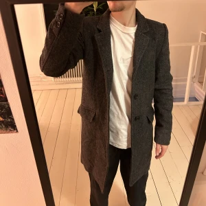 Grå kappa/rock - En grå kappa/rock som passar perfekt nu till hösten. 