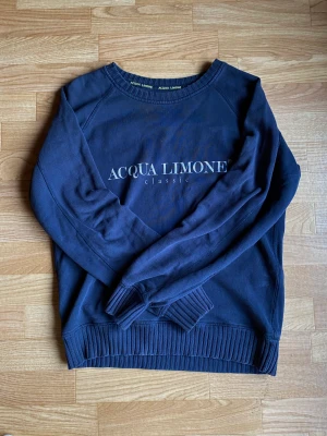 Acqua Limone Tröja - Riktigt snygg sweatshirt inför vintern. Storlek M men passar S.