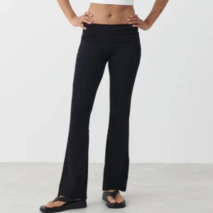 Byxa - Säljer pga små för mig storlek xs  Använd 1 gång frakten står för köpare ny med prislapp