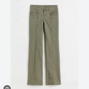 Hm byxor - Säljer dessa fina byxor från HM som är helt slutsålda!! De är i nytt skick❤️ Pris kan diskuteras!!