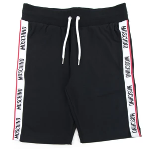 Moschino shorts - Moschino shorts Skick - 9/10 Nypris - 1850kr Säljs för - 600kr