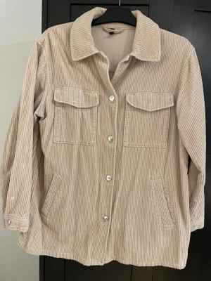 Manchester jacka kavaj - Beige Manchester jacka eller kavaj Storlek s/m