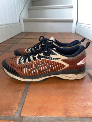 ASICS Gel-Delva 1 Kiko Kostadinov Caramel - ASICS Gel-Delva 1 Kiko Kostadinov Caramel 9,5us // 8,5uk // 43eu - TTS  8,5/10   Og box  Bara att fråga om ni undrar något 😃