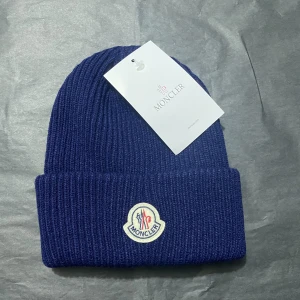 Moncler - mössa - Moncler - Cashmere  Blend Beanie, helt ny!    Kan mötas i Malmö/trelleborg området, alternativt fraktar vi även! 