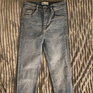 Skinny Jeans Zara - Högmidjade skinny Jeans från Zara i storlek 36