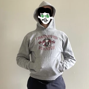 Frankford Pirates Tröja - Säljer nu min huvtröja i storleken S, tröjan är gjord på varm och hållbart material. Tröjans skick är 7.5/10.  