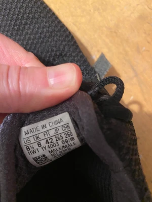 Sneakers - Fina och väldigt lite använda.Lätta med mjuk sula.