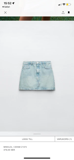 Jeanskjol - Säljer nu min superfina jeanskjol från zara då den inte kommer till användning. Den sitter relativitet tight och är i xs och passar perfekt på mig som också oftast när xs.