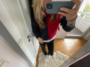 Hoodie - Säljer denna unika hoodie då den inte kommer till användning✨för fler bilder kom privat 