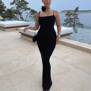 Maxi klänning - Säljer den här snygga maxi klänning från Gina tricot i storlek xss men skulle säga att den passar XS oxå💓använd endast en gång💗💗