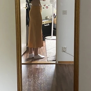 Långkjol  - Jag är 177cm Använd en gång  