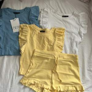 Tre tröjor med volang- storlek M, små och strechiga. Shorts med volang storlek L. 40 kr styck, allt för 150kr. 