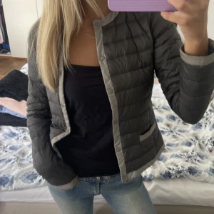 Dunjacka Uniqlo - Lättvintsdunjacka från Uniqlo. Storlek XS🫶🏽