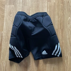 Målvaktshorts med padding - Endast använda ett fåtal gånger, nyskick