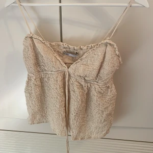 Linne - Säljer detta linne från Zara! Max använt 2 ggr!