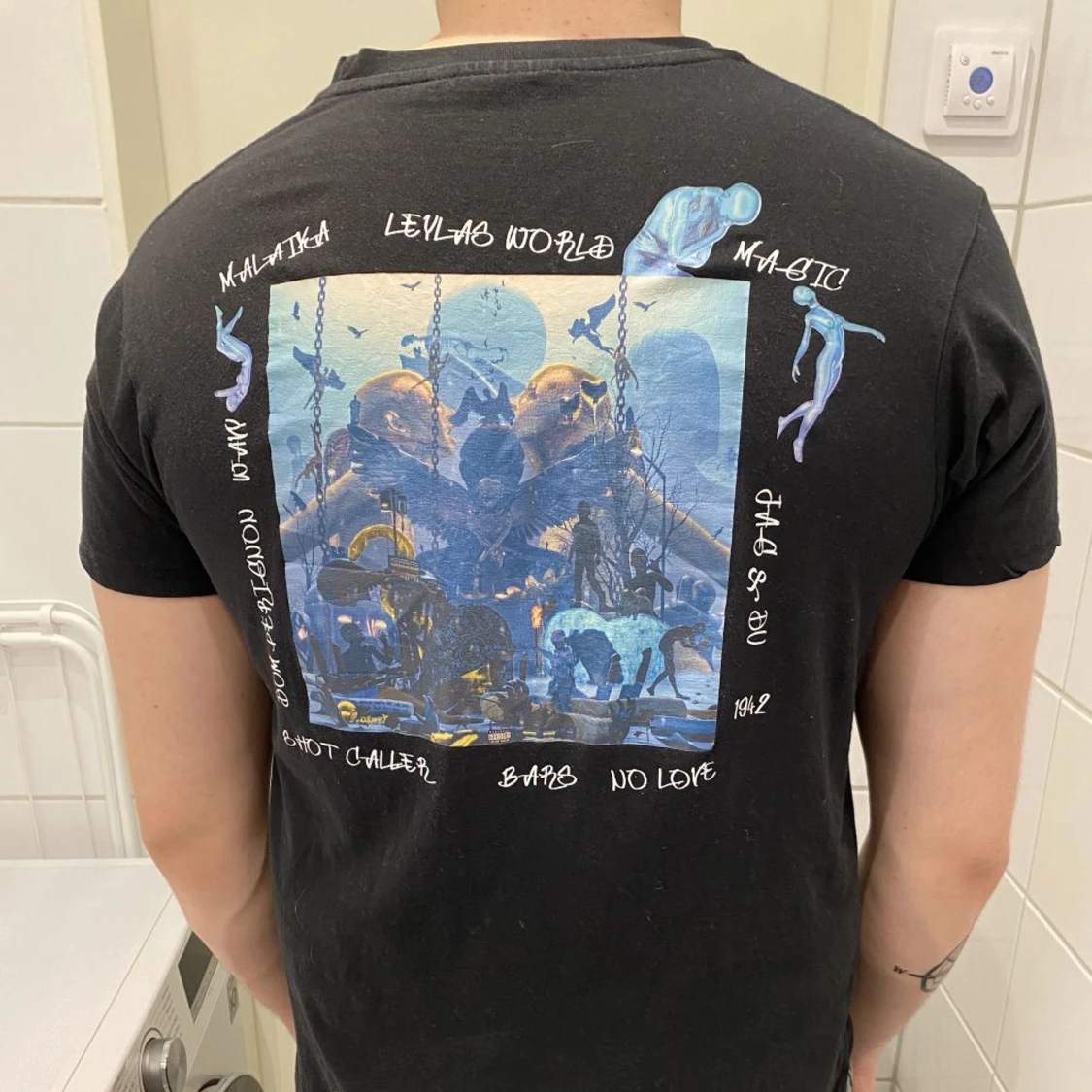 Sökes leylas world t-shirt, stl S