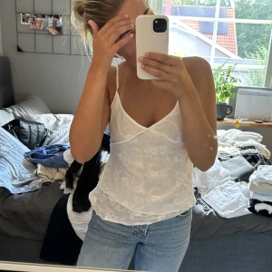 Topp - Säljer denna topp då den är för liten!💓