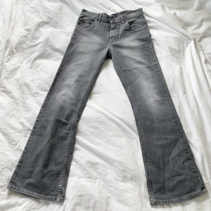 gråa jeans  - använd köp nu! midja:76 innerben:73💋 kan inte visa bild på, för små