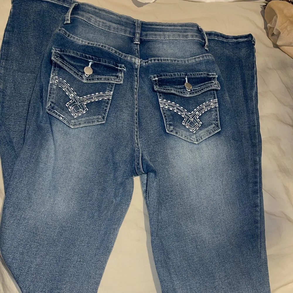 super fina oanvändna jeans, nypris 309 kr men säljer för 200💋💋   Skriv för mer information eller fler bilder 💋   (pris kan förhandlas oxå💋). Jeans & Byxor.