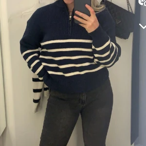 Randig stickad tröja  - Snygg stickad tröja från Kappahl! Knappt använd!