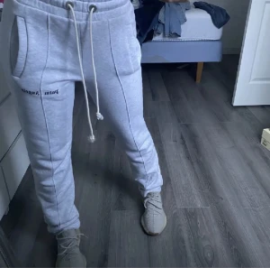 Palm angels mjukis  - Palm angels mjukisbyxor i stolek Xs Skick 10/10, skriv för frågor och bilder. Det finns äkthetsbevis 