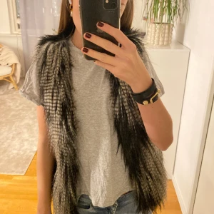 Pälsväst - Super söt och cool pälsväst som tyvärr inte kommer till användning så mycket