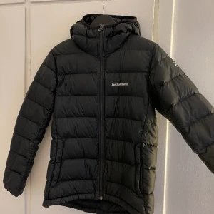 Peak performance jacka  - Jacka i fint skick, använd varsamt 