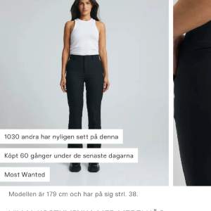 Säljer mina Vilma kostymbyxor som är i petite, dvs den kortare modellen. De är i storlek 34. De är i väldigt bra skick med inga skador eller liknande.  