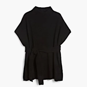 Kappahl poncho - Stickad svart poncho från Kappahl, har aldrig kommit till användning🤍🤍