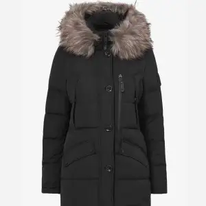 Säljer denna jackan eftersom jag har tänk att köpa ny jacka, då jag har använt den endast 1 vinter. Den är i bra skick och allt är som det ska vara.