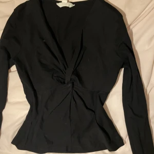 topp - söt topp från hm knappt använd🫶🏼