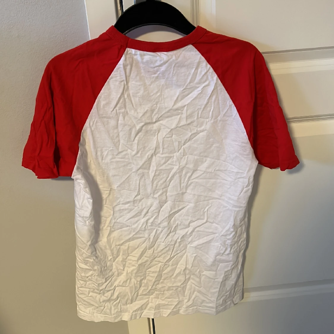 Vit/röd t-shirt - 72