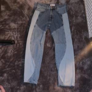 Ett par unika bershka jeans, sparsamt använda