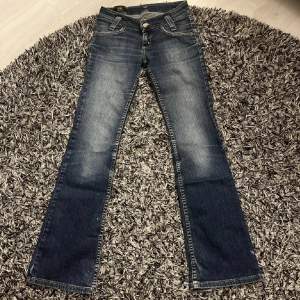 Super snygga low waist boot cut jeans från Lee!💗