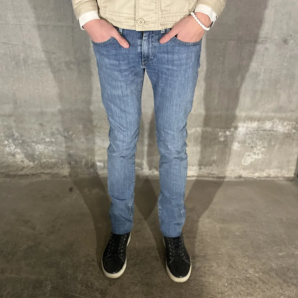 Levi’s jeans 511 i färgen blå. Storlek 29/34. Fint skick, nypris 1099, köp för endast 299kr.  Fast pris gäller🤝. Jeans & Byxor.