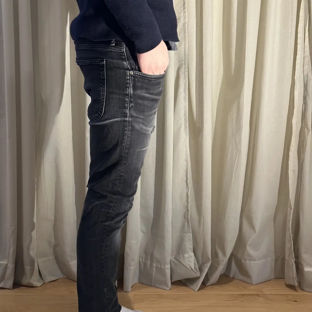 Snygga svarta jeans från Lee i st W32/L32. Jeans & Byxor.