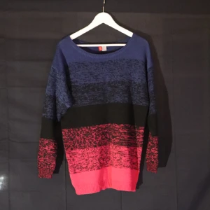 Flerfärgad jumper  - Gott skick. Storlek S men lite stor i storleken 