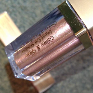 Stila liquid eyeshadow - Stila Glitter & glow liquid eyeshadow, "Rockin' rose". Ny och färsk, köpte online men tycker inte att färgan passar mig.